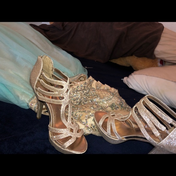 Nice prom dress - Picture 5 of 8